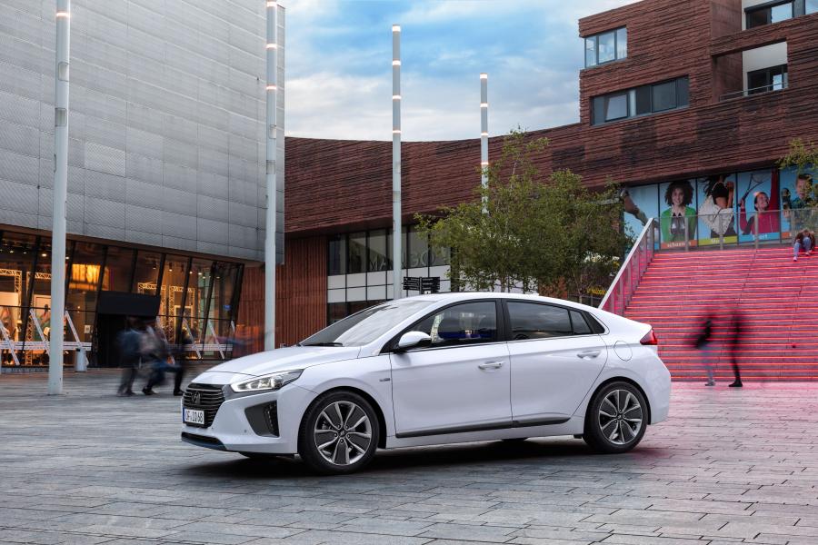  Hyundai IONIQ hybrid (AE) 2016 года  (WW) (фото 23 из 38)